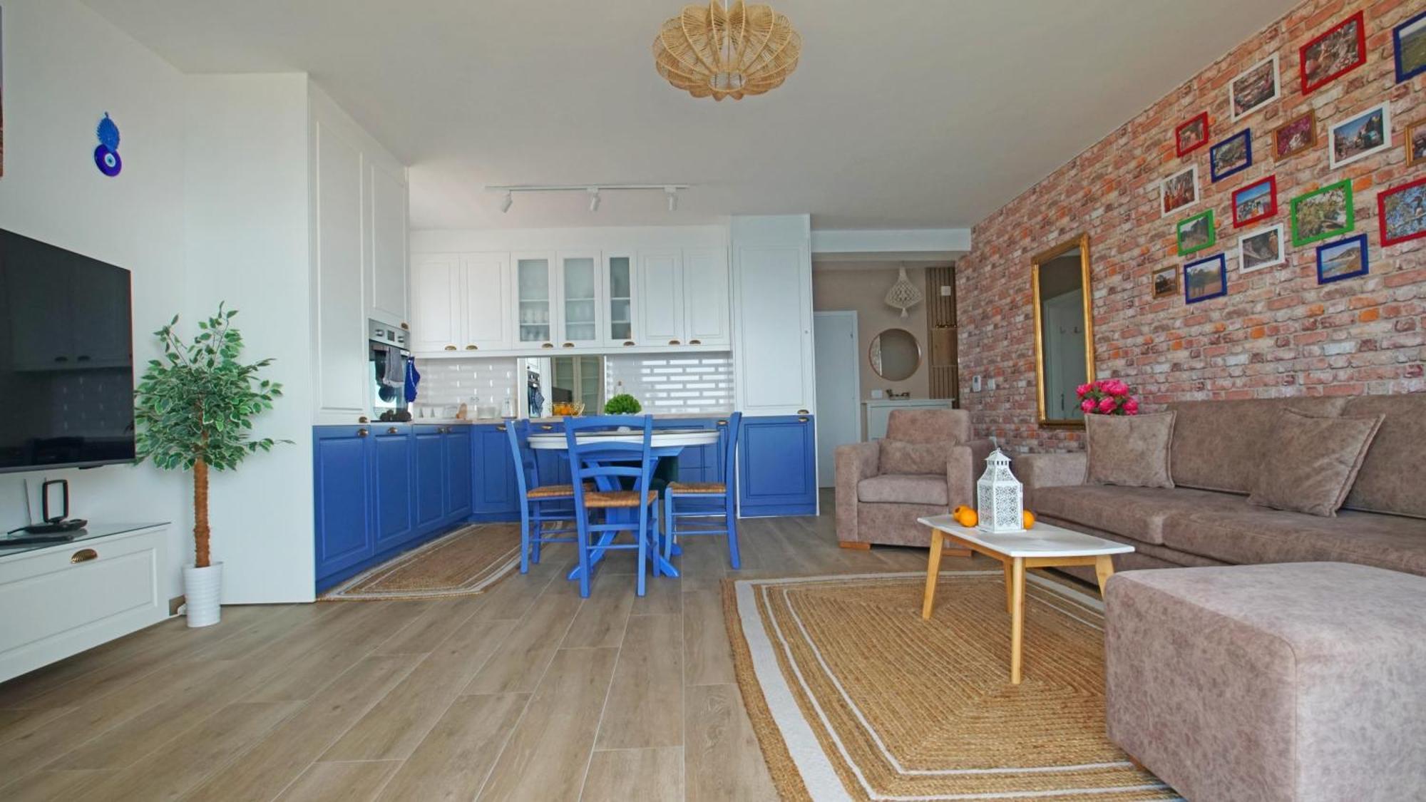 Apartment Blue Eye *