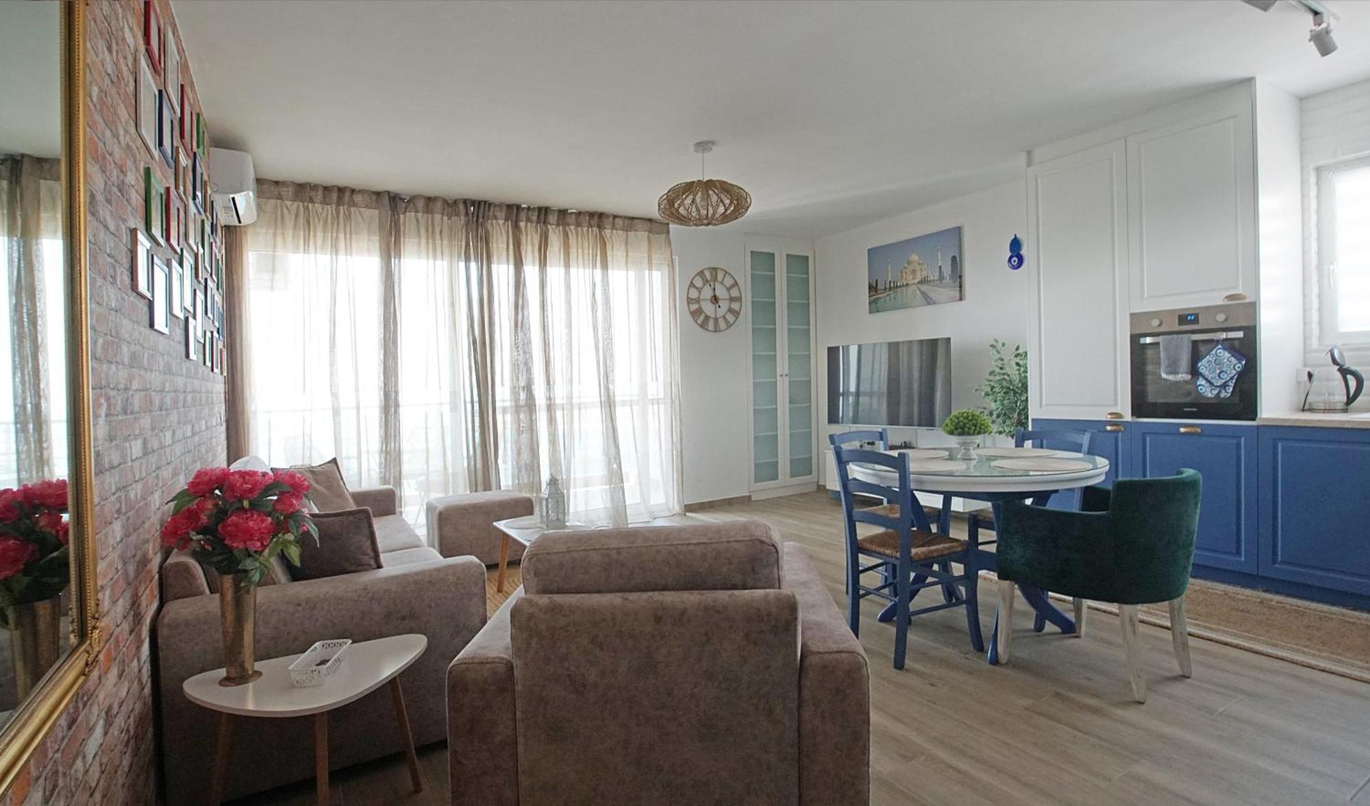 Apartment Blue Eye